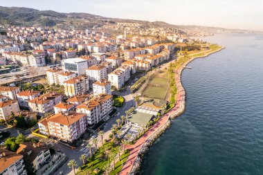 Karamursel, Kocaeli, Türkiye. Karamursel, Kocaeli ilinin bir ilçesidir. İnsansız hava aracı ile hava görüntüsü.