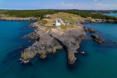 Sinop 'taki Inceburun Deniz Feneri. Hindi. Inceburun Türkiye 'nin en kuzey noktasıdır. İnsansız hava aracı ile hava saldırısı.