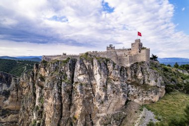 Boyabat Bölgesindeki Boyabat Kalesi. Sinop, Türkiye. Boyabat Kalesi 'nin havadan görüntüsü. İHA atışı.