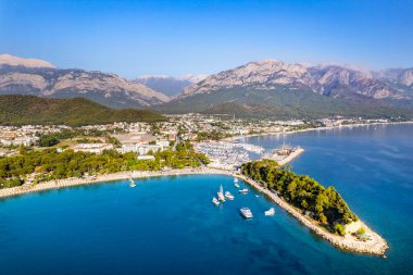 Kemer, Antalya, Türkiye. Kemer 'deki Ay Işığı Sahili' nin havadan görüntüsü. Akdeniz 'in güzel turkuaz renkleri. İHA atışı.