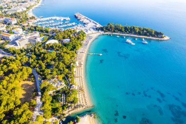 Kemer, Antalya, Türkiye. Kemer 'deki Ay Işığı Sahili' nin havadan görüntüsü. Akdeniz 'in güzel turkuaz renkleri. İHA atışı.