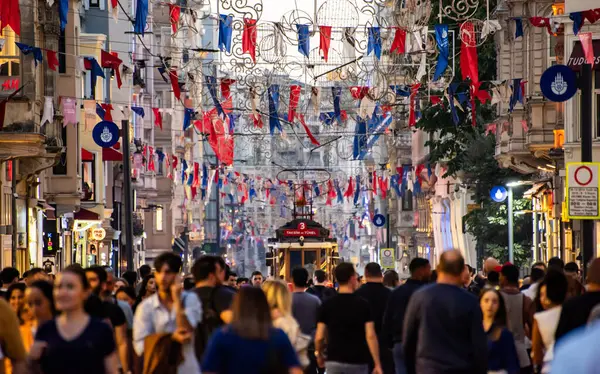 Istanbul Turkije September 2023 Menigte Mensen Istiklal Caddesi Taksim Toeristische — Stockfoto