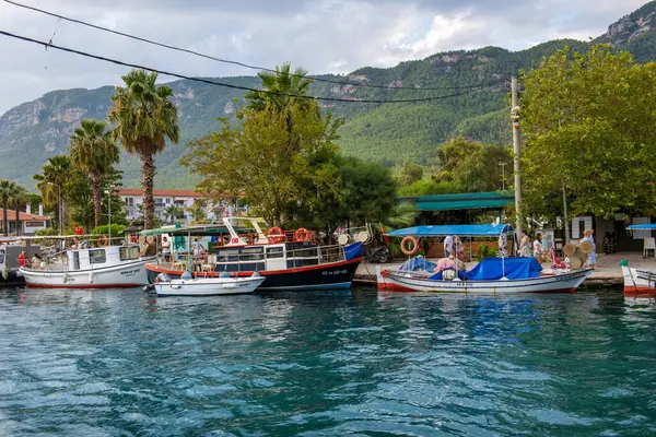 Mugla, Türkiye - 11 Eylül 2023: Akyaka İlçesi, Ula, Mugla, Türkiye. Güzel sahil ve sahil manzarası. Akyaka Gokova Körfezi 'nde yer almaktadır.. 