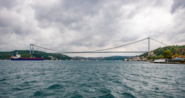 İstanbul, Türkiye. Güzel İstanbul boğaz manzarası. Fatih Sultan Mehmet Köprüsü.