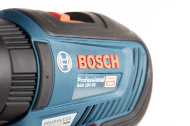 İstanbul - 30 Eylül 2023: Bosch GSB 18V-50 Profesyonel kablosuz combi matkabı. Kablosuz tornavida ve darbe matkabı.