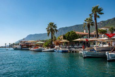 Ula 'nın Akyaka ilçesine bağlı Azmak Nehri, Mugla, Türkiye. Azmak Nehri 'nin havadan görünüşü. Doğal akvaryum.