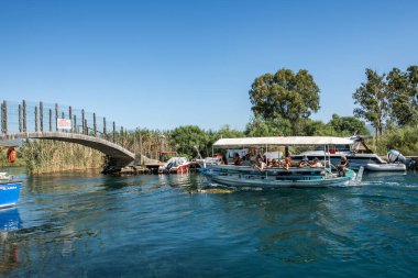 Ula 'nın Akyaka ilçesine bağlı Azmak Nehri, Mugla, Türkiye. Azmak Nehri 'nin havadan görünüşü. Doğal akvaryum.