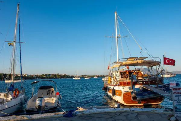 Mugla, Türkiye - 13 Eylül 2023: Datca, Mugla, Türkiye. Datca 'nın güzel manzarası. Deniz ve marina manzarası.