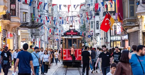 Istanbul Turkey September 2023 Crowd People Istiklal Caddesi Taksim Touristic — Stock Photo, Image