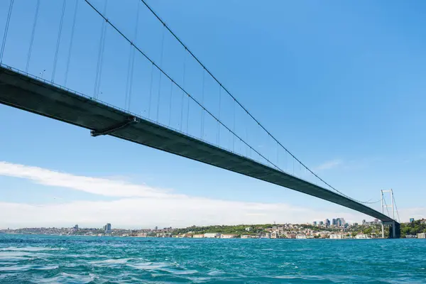 Estambul Turquía Puente Del Bósforo Estambul Julio Puente Los Mártires Imagen De Stock