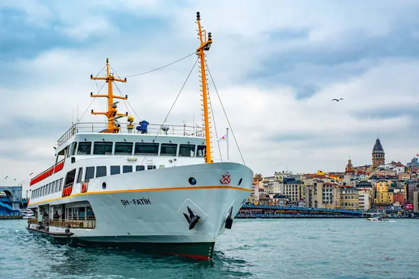 İstanbul, Türkiye - 18 Şubat 2024: İstanbul, Türkiye. Güzel İstanbul boğaz manzarası.