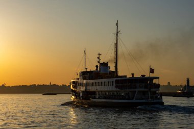 İstanbul, Türkiye - 31 Mayıs 2024: İstanbul feribotu. Güzel İstanbul boğaz manzarası. İstanbul, Türkiye.