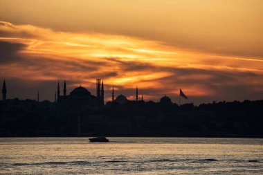Güzel İstanbul gün batımı manzarası. İstanbul, Türkiye.