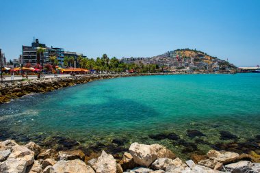 Aydın, Türkiye - 19 Haziran 2024: Kusadasi, Aydın, Türkiye. Kusadasi, Türkiye 'de bir turistik sahil beldesi. Ege kıyıları.