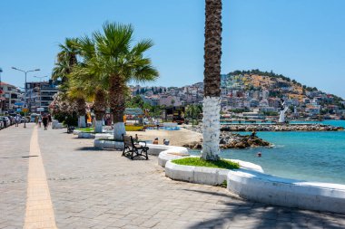 Aydın, Türkiye - 19 Haziran 2024: Kusadasi, Aydın, Türkiye. Kusadasi, Türkiye 'de bir turistik sahil beldesi. Ege kıyıları.