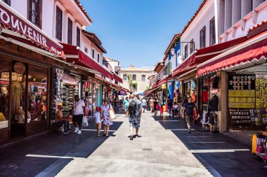 Aydın, Türkiye - 19 Haziran 2024: Kusadasi, Aydın, Türkiye. Kusadasi, Türkiye 'de bir turistik sahil beldesi. Ege kıyıları.