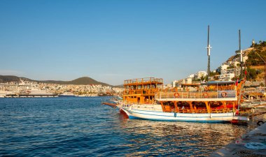 Aydın, Türkiye - 19 Haziran 2024: Kusadasi, Aydın, Türkiye. Kusadasi, Türkiye 'de bir turistik sahil beldesi. Ege kıyıları.