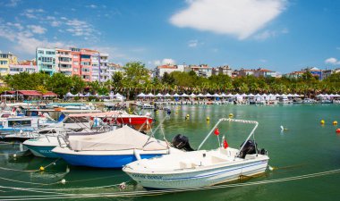 İstanbul, Türkiye - 13 Temmuz 2024: Silivri İlçesi, İstanbul. Hindi. Silivri şehir merkezi.