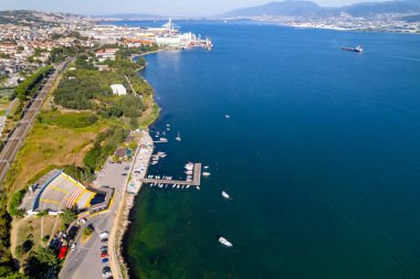 Derince, Kocaeli, Türkiye. Derince, Kocaeli ilinin Merkez ilçesine bağlı bir köydür. İnsansız hava aracı ile hava görüntüsü.