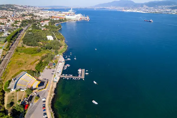 Derince, Kocaeli, Türkiye. Derince, Kocaeli ilinin Merkez ilçesine bağlı bir köydür. İnsansız hava aracı ile hava görüntüsü.