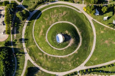 İzmit, Kocaeli 'deki Seka Parkı. Deniz kıyısındaki güzel doğal park. Seka Parkı, Kocaeli 'nin en güzel parklarından biridir. İnsansız hava aracı ile hava görüntüsü.