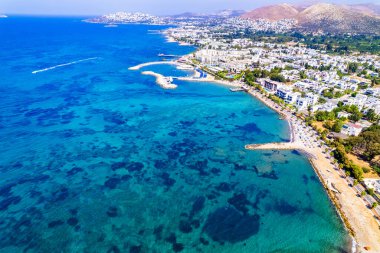 Turgutreis 'in hava manzarası, Bodrum. Mugla, hindi. Turgutreis plajının panoramik manzarası. İHA atışı.