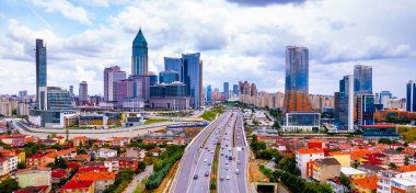 İstanbul, Atasehir 'deki İstanbul Finans Merkezi (IFC). Küresel Finans Hizmetleri Merkezi. İstanbul 'daki modern iş merkezi gökdelenleri.