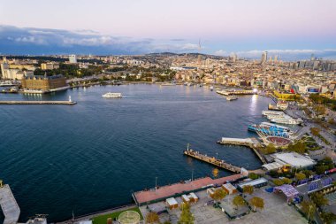 İstanbul, Türkiye - 20 Ekim 2024: İstanbul, Türkiye 'de Kadıköy' ün güzel manzarası. Kadıköy hava görüntüsü.