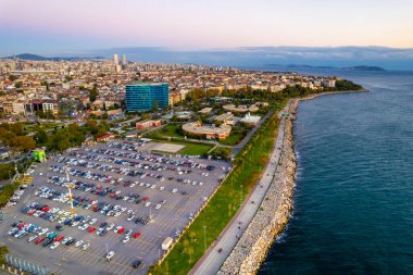 İstanbul, Türkiye - 20 Ekim 2024: İstanbul, Türkiye 'de Kadıköy' ün güzel manzarası. Kadıköy hava görüntüsü.