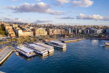 İstanbul, Türkiye - 20 Ekim 2024: İstanbul, Türkiye 'de Kadıköy' ün güzel manzarası. Kadıköy hava görüntüsü.