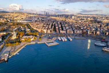 İstanbul, Türkiye - 20 Ekim 2024: İstanbul, Türkiye 'de Kadıköy' ün güzel manzarası. Kadıköy hava görüntüsü.