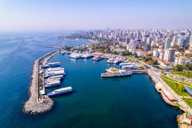 Bostanci Bölgesi, Kadıköy. İstanbul, Türkiye. İnsansız hava aracıyla güzel bir hava manzarası.
