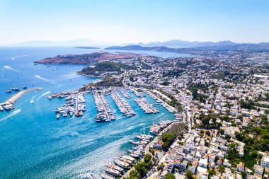 Mugla 'nın Bodrum ilçesi, Türkiye. Bodrum Marina 'nın havadan görünüşü. İHA atışı.