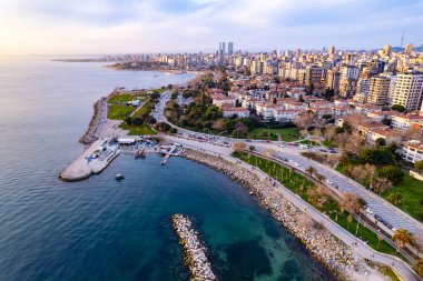 Kadıköy 'ün Suadiye İlçesi. İstanbul, Türkiye. İnsansız hava aracıyla güzel bir hava manzarası.