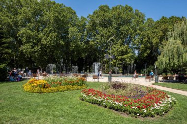 BUDAPEST, HUNGARY - 18 Temmuz 2017: Margaret Adası, Budapeşte. Margaret Adası Tuna Nehri 'nin tam ortasında, Budapeşte şehir merkezinin kuzeyinde. Macaristan.