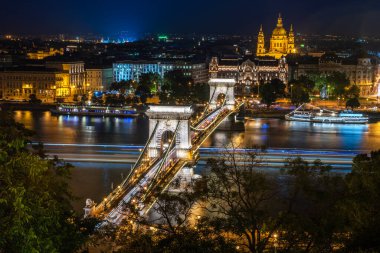 BUDAPEST, HUNGARY - 18 Temmuz 2017: Buda Kalesi manzarası. Budapeşte, Macaristan.