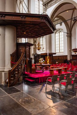 Amsterdam, Hollanda - 30 Eylül 2017: Westerkerk Kilisesi (Batı Kilisesi) Amsterdam 'ın iç kesimi. Amsterdam 'daki en büyük kilise..