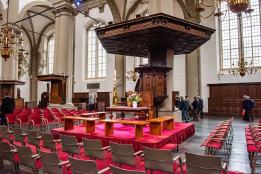 Amsterdam, Hollanda - 30 Eylül 2017: Westerkerk Kilisesi (Batı Kilisesi) Amsterdam 'ın iç kesimi. Amsterdam 'daki en büyük kilise..