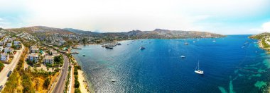 Bodrum 'un Gundogan Körfezi. Mugla, hindi. Gundogan Körfezi 'nin havadan panoramik görüntüsü. İHA atışı.