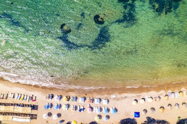 Turgutreis 'in hava manzarası, Bodrum. Mugla, hindi. Turgutreis marinası ve sahil manzaralı. İHA atışı.