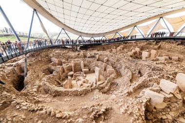 Şanlıurfa, Türkiye - 3 Nisan 2025: Göbeklitepe, Sanliurfa. Dünyanın en eski tapınağı. Göbeklitepe bir Unesco Dünya Mirası alanıdır. Şanlıurfa, Türkiye.