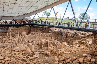 Şanlıurfa, Türkiye - 3 Nisan 2025: Göbeklitepe, Sanliurfa. Dünyanın en eski tapınağı. Göbeklitepe bir Unesco Dünya Mirası alanıdır. Şanlıurfa, Türkiye.