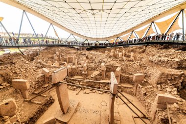 Şanlıurfa, Türkiye - 3 Nisan 2025: Göbeklitepe, Sanliurfa. Dünyanın en eski tapınağı. Göbeklitepe bir Unesco Dünya Mirası alanıdır. Şanlıurfa, Türkiye.