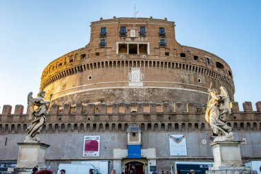 ROME, ITALY - 29 Haziran 2019: Castel Sant 'Angelo (Saint Angel Castle) veya Hadrian' ın Roma, İtalya 'daki mozolesi.