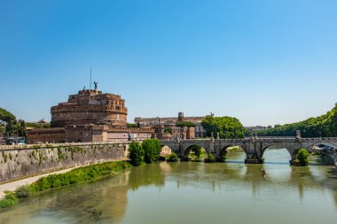 ROME, ITALY - 29 Haziran 2019: Castel Sant 'Angelo (Saint Angel Castle) veya Hadrian' ın Roma, İtalya 'daki mozolesi.