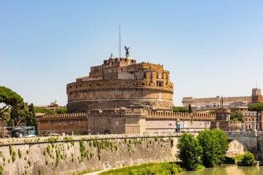ROME, ITALY - 29 Haziran 2019: Castel Sant 'Angelo (Saint Angel Castle) veya Hadrian' ın Roma, İtalya 'daki mozolesi.