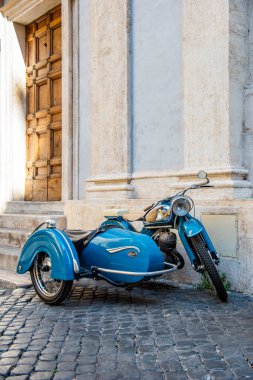 Roma, İtalya - 30 Haziran 2019: Roma, İtalya 'daki güzel caddenin manzarası.