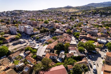 İzmir 'in Bergama ilçesi. Bergama 'nın güzel manzarası. İnsansız hava aracı ile hava saldırısı