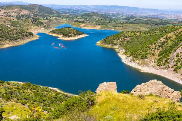 Bergama 'daki Kestel Barajı. İzmir, Türkiye. Kestel Barajı, Bergama bölgesinde yer almaktadır.