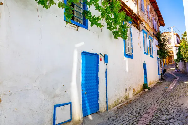İzmir 'in Bergama ilçesi. Bergama 'nın eski tarihi evleri.